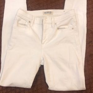 White pants, high rise and skinny